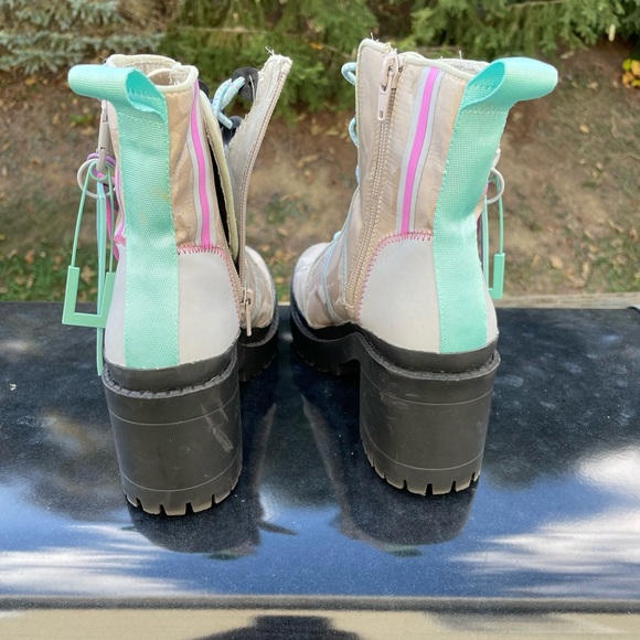 Size 7 Steve Madden Betamax Chunky Sole Combat Boot Cyberpunk Rave Pastel Goth - Picture 3 of 8